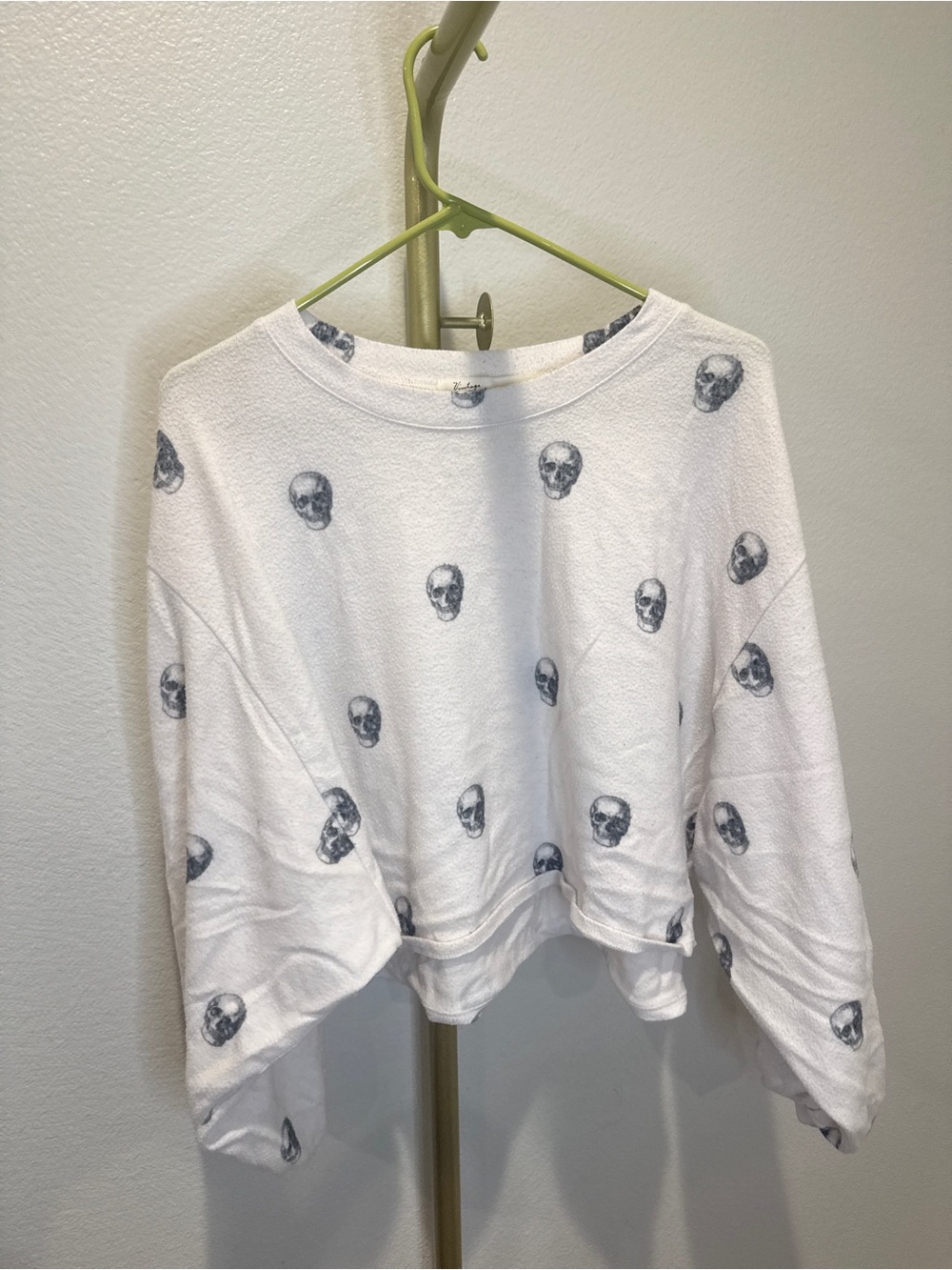 Vintage Havana White Sweatshirt with Black Skull Print